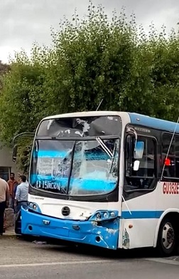 De milagro no ocurrió una tragedia al accidentarse camión urbano en la subida de Pozuelos