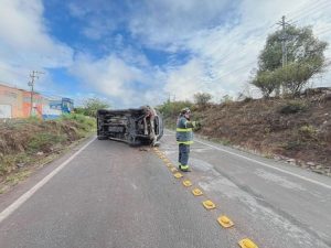 Dos lesionados en volcadura en carretera Guanajuato a Juventino Rosas