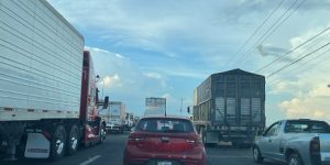 Severo caos vial en la carretera federal Irapuato-Silao