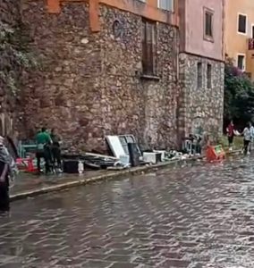 Samantha Smith debe indemnizar a afectados que perdieron su mobiliario por la inundación de la Subterránea