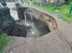 El camino antiguo de Marfil es seguro y vigilado, solo falta tapar el socavón