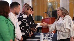 La UG reconoce la trayectoria de personal jubilado y agradece su legado