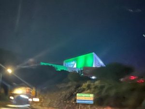 Iluminan con colores Patrios Palacio legislativo