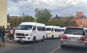 Deben aumentar operativos contra transportistas de turistas en la capital