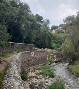Inicio intervención del muro y socavón en camino antiguo a Marfil
